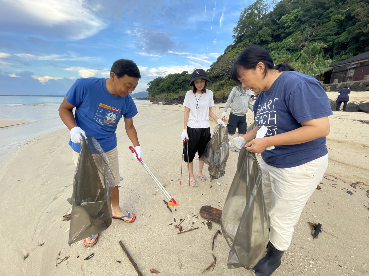 海岸清掃と生物調査