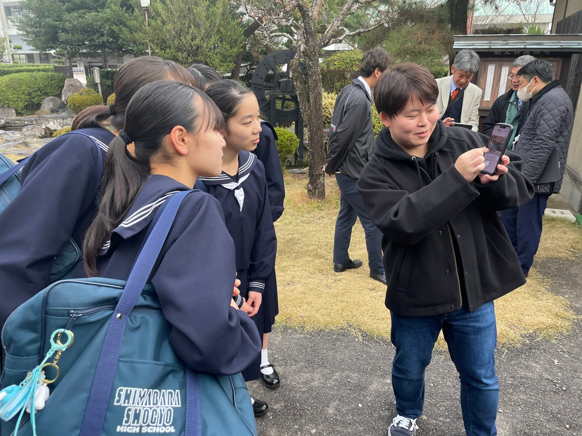 島原市の武家屋敷を視察するようす