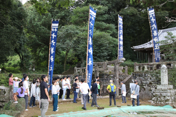 地域住民のアテンドによる大草散策