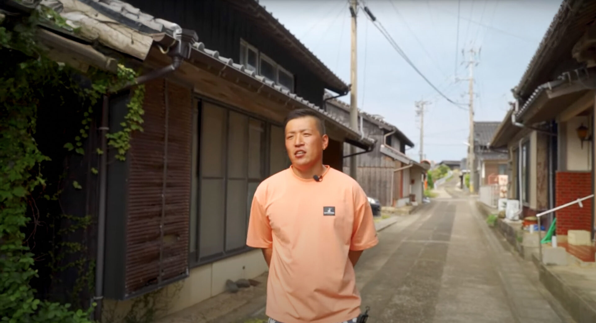 取材を受ける谷さん