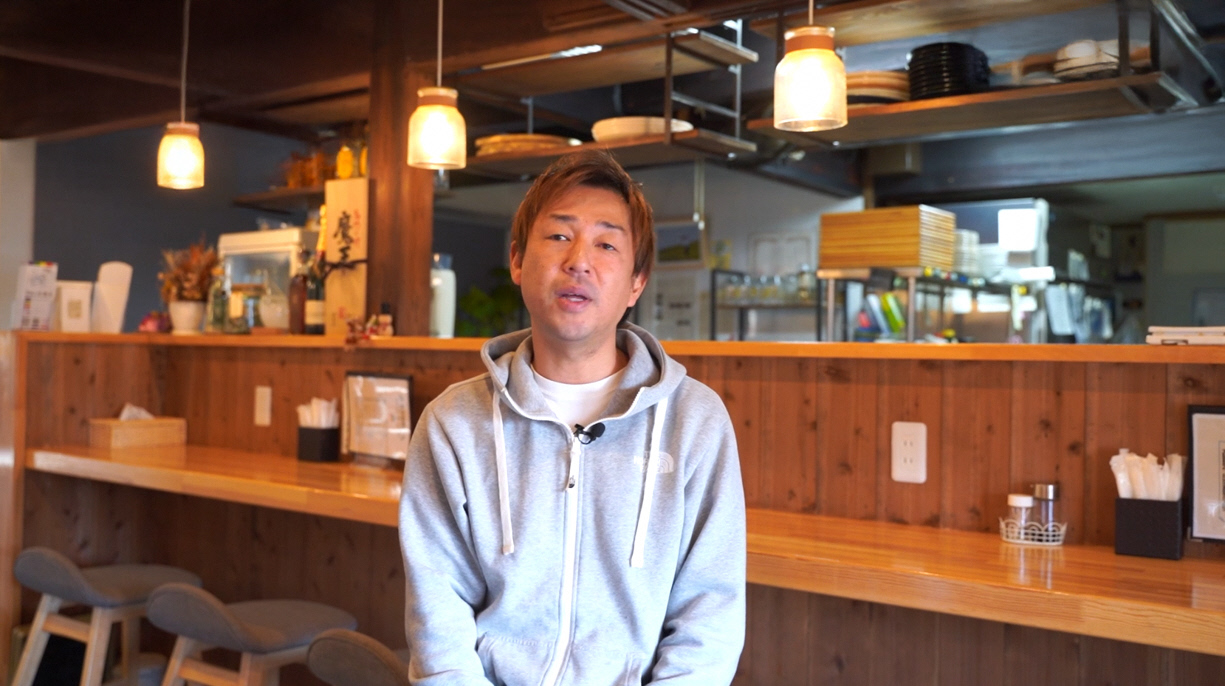 取材に応じる藤田さん