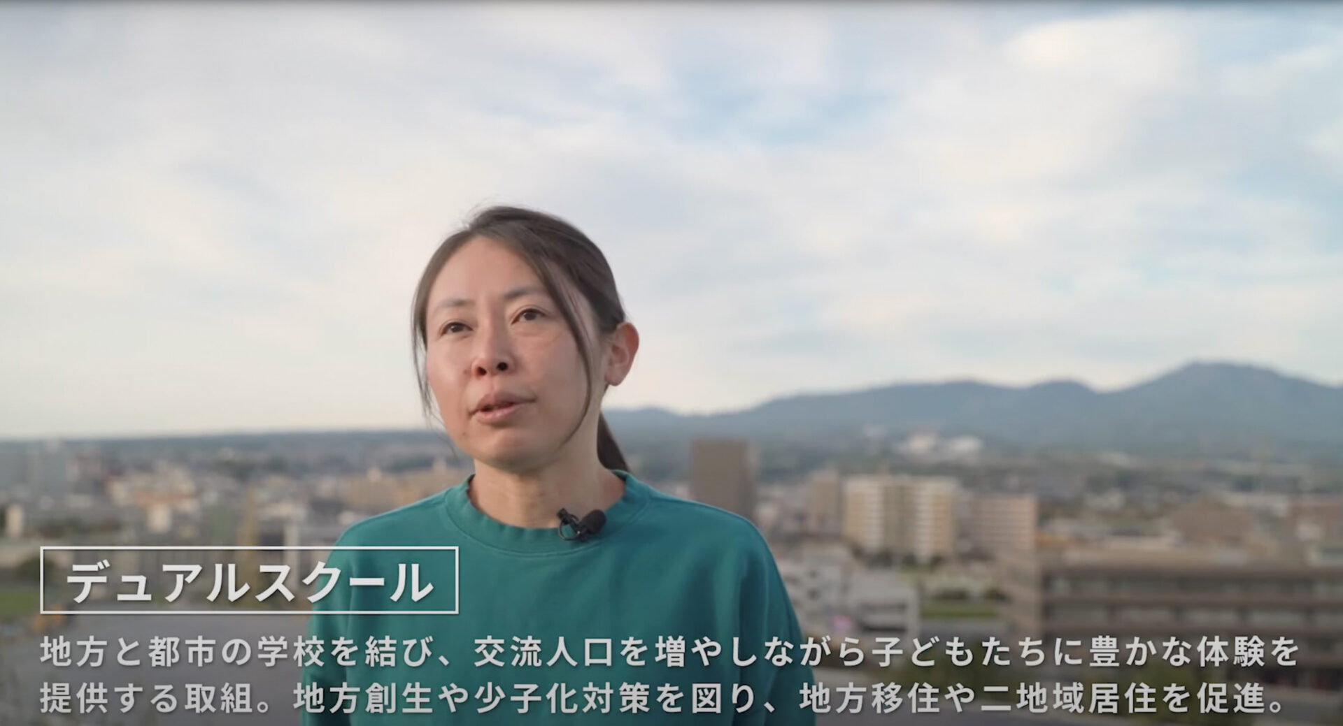 取材に応じる古地さん