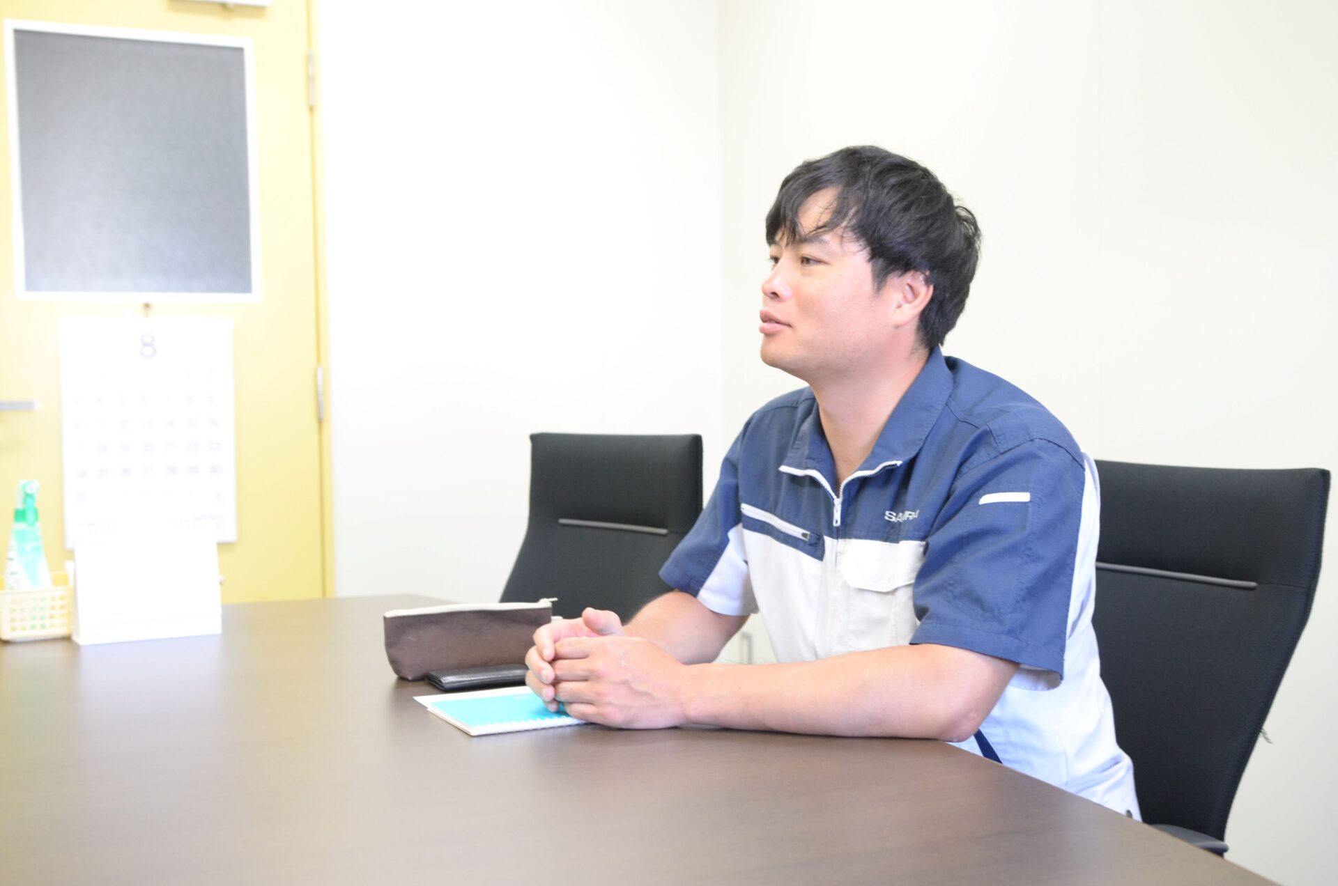 取材を受ける桑岡さん